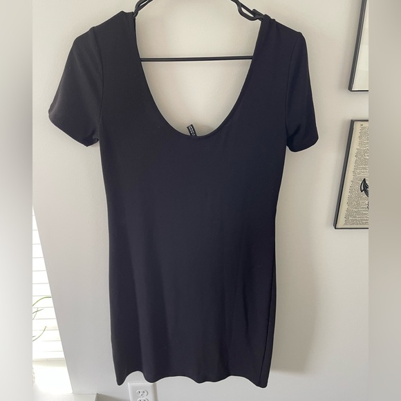 H&M Women’s Black Dress - Picture 2 of 3